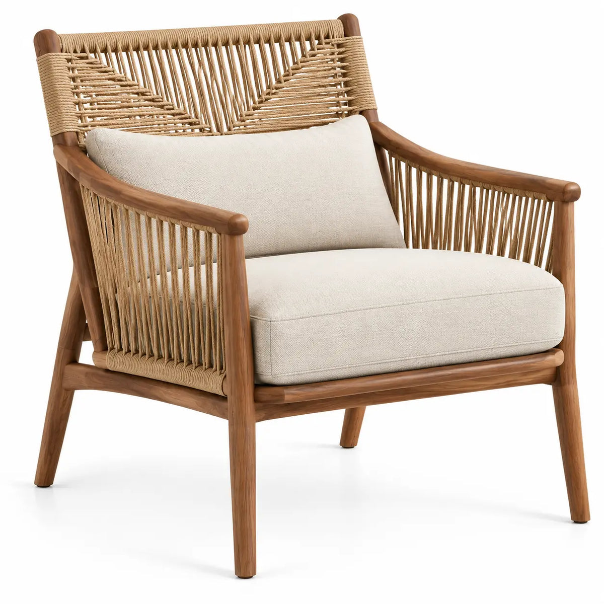 Fauteuil beige et marron à dossier tressé ajouré et coussins clairs